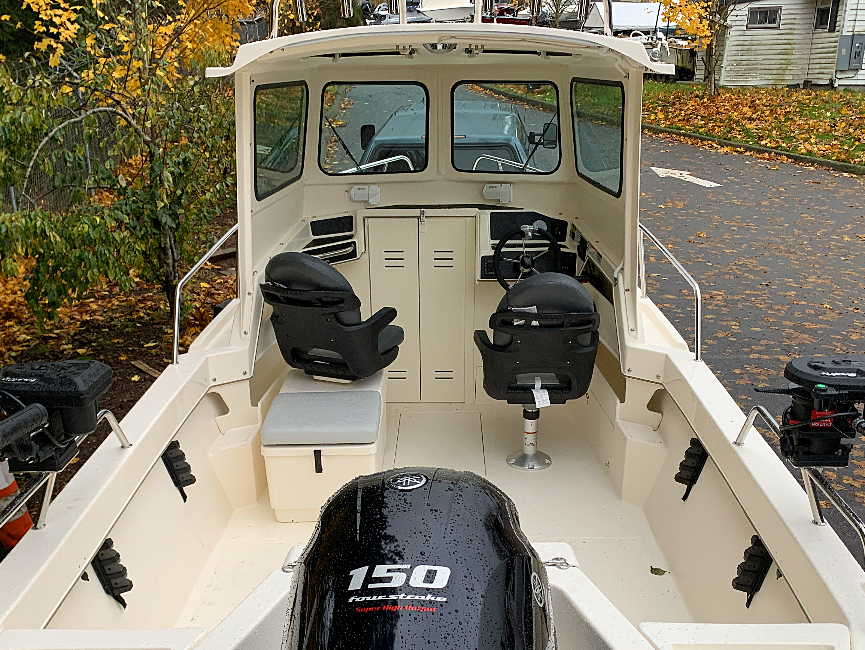19 Sea Chaser Yellowtail Edition interior