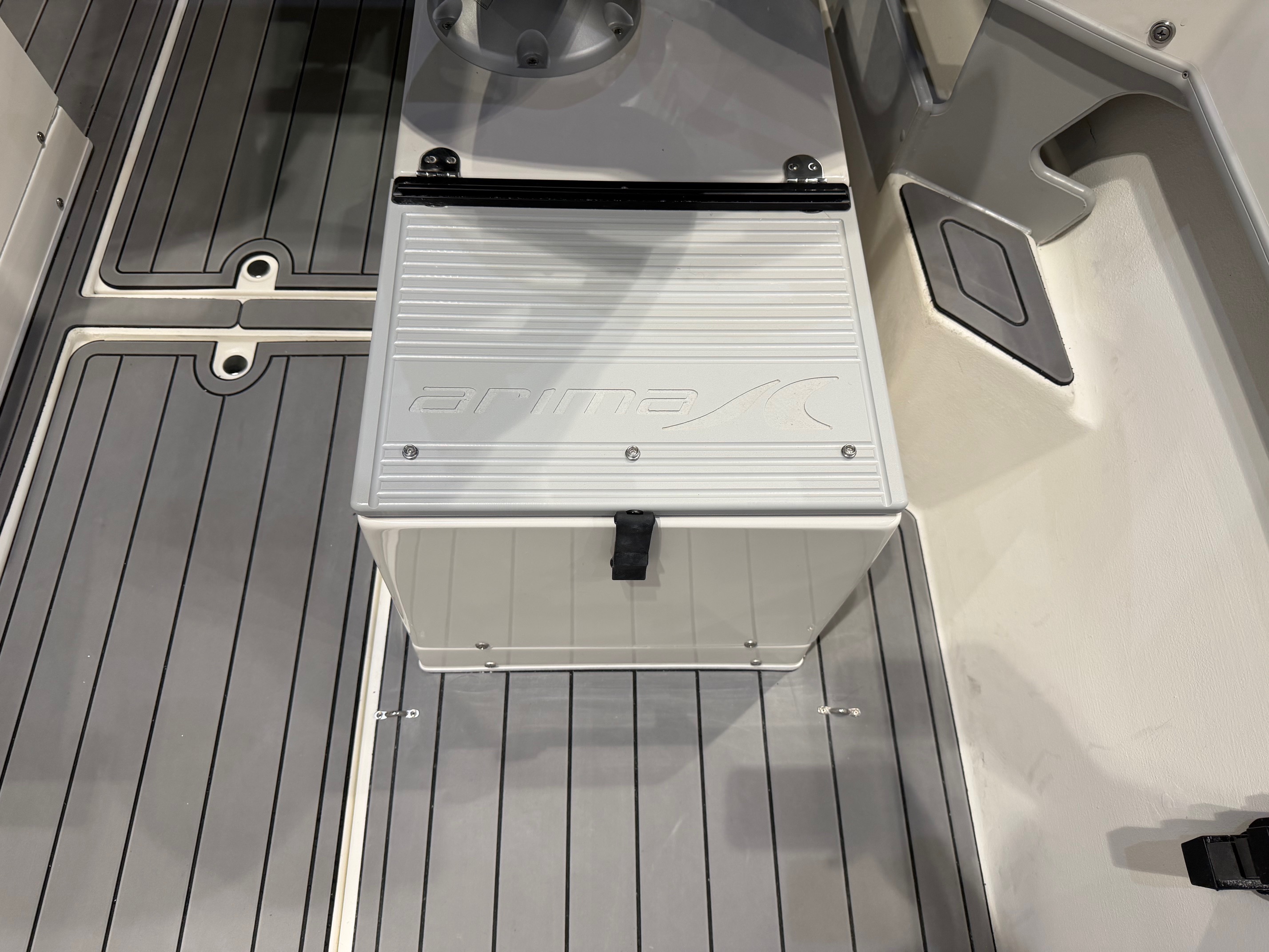 Sea Ranger 19 interior