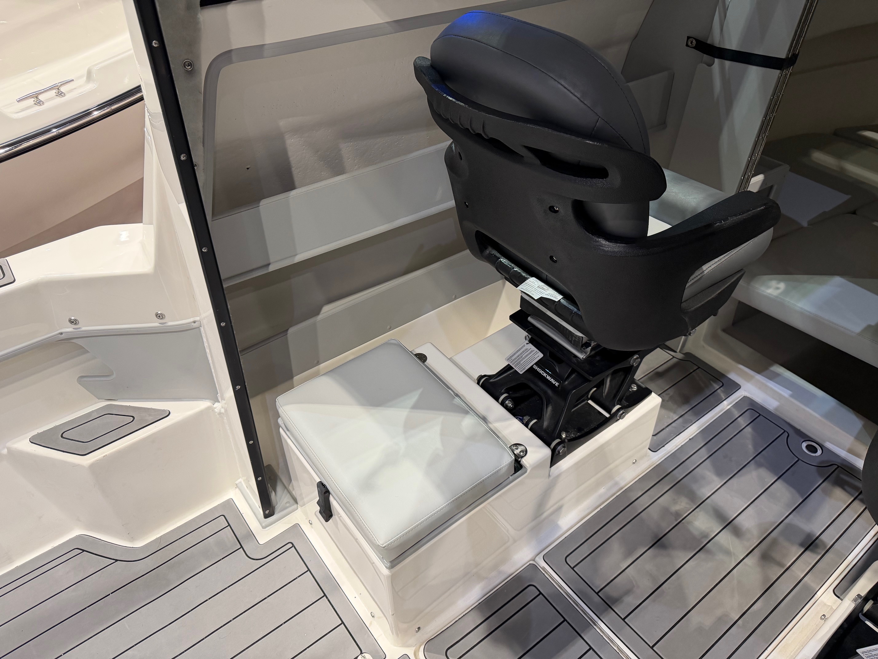 Sea Ranger HT 19 interior