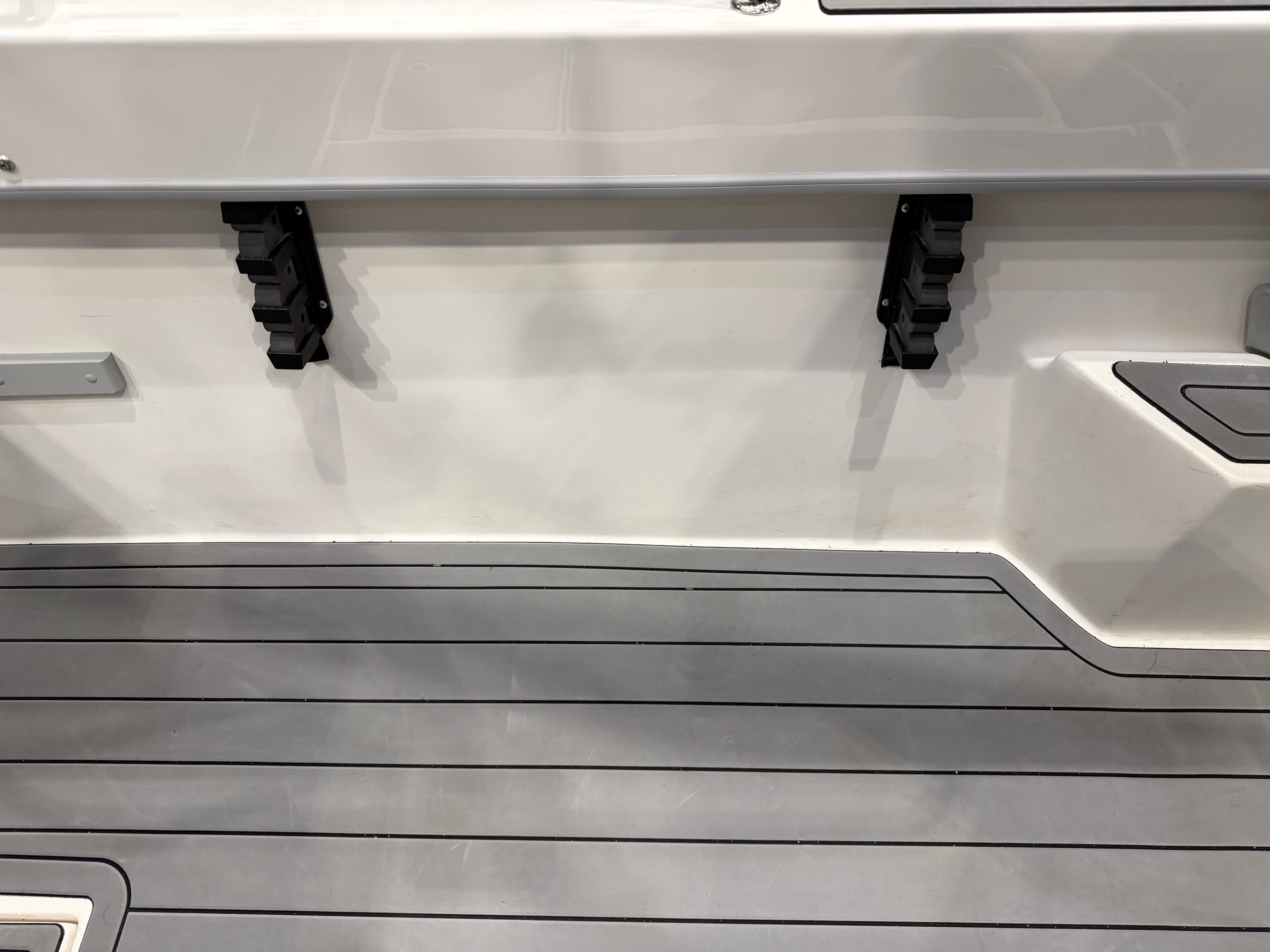 Sea Ranger HT 19 interior