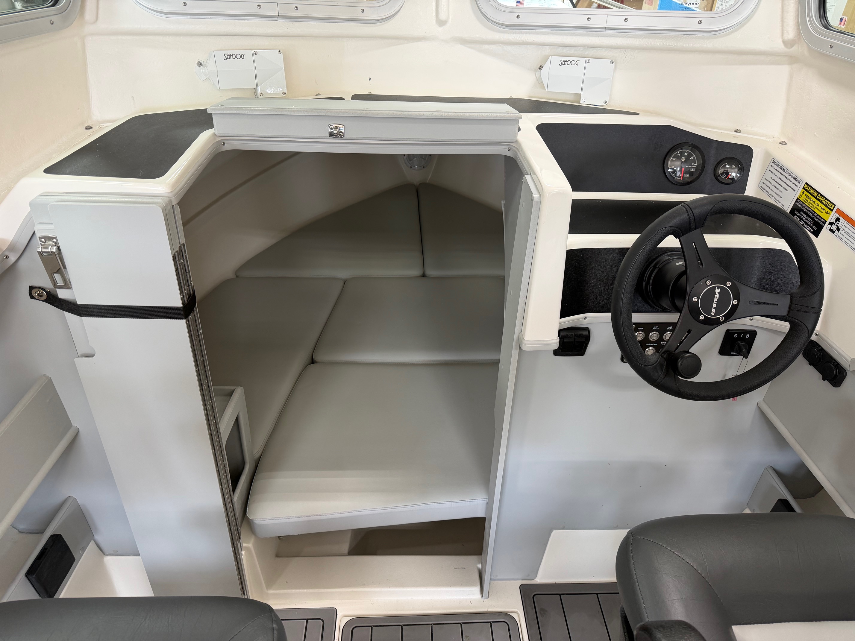 21 Sea Ranger Yellowtail Edition interior