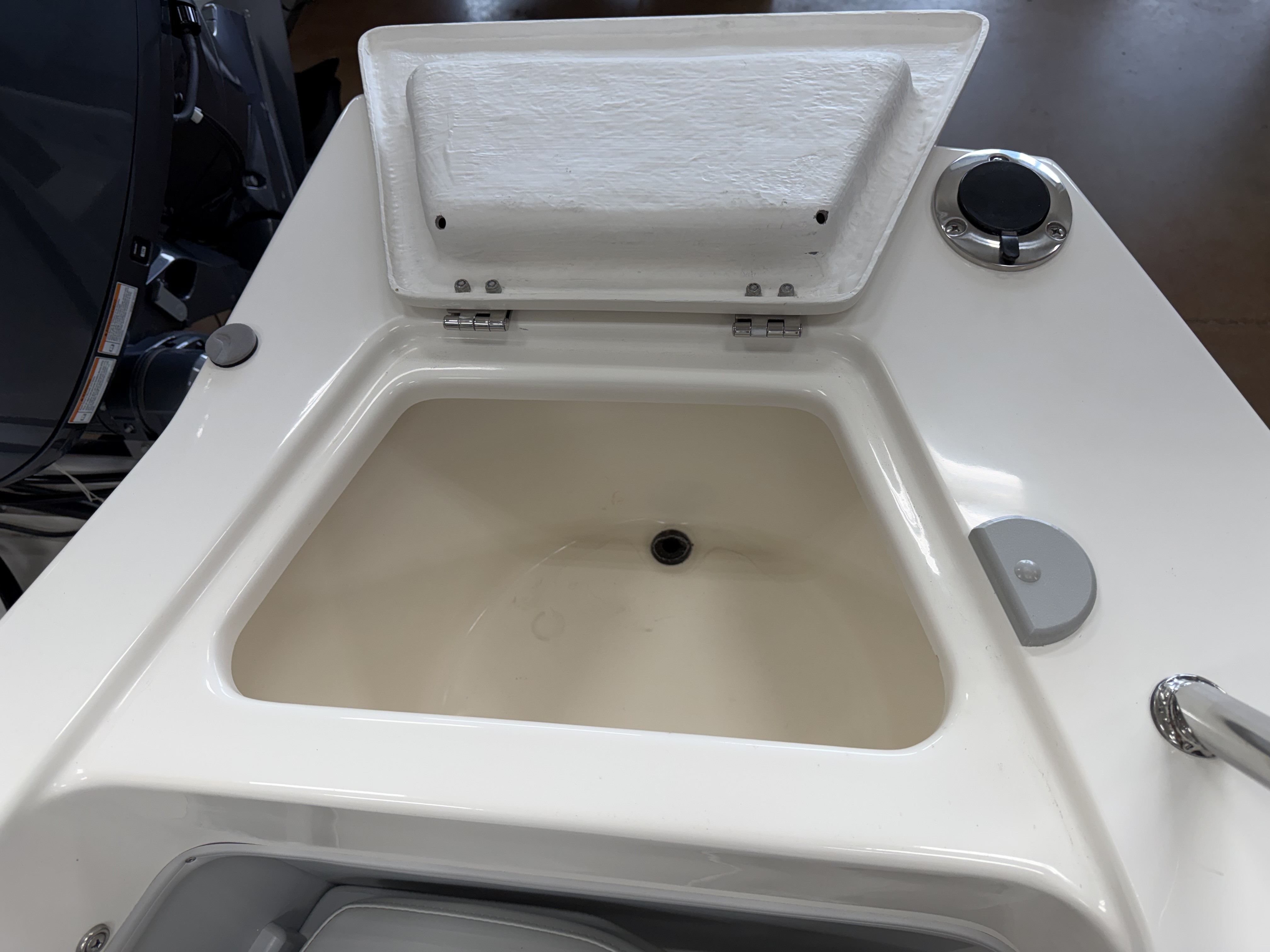 21 Sea Ranger Yellowtail Edition interior