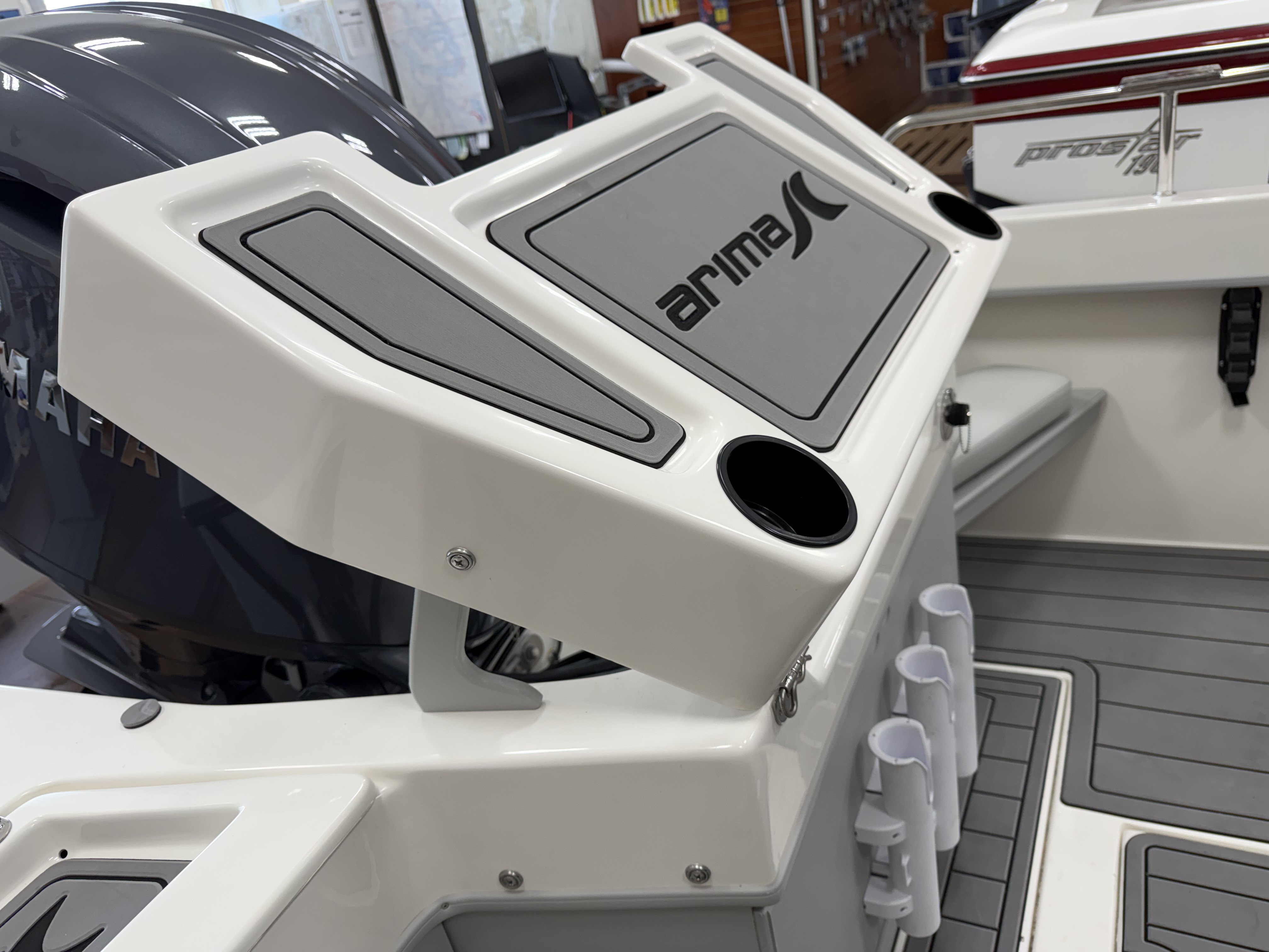 21 Sea Ranger Yellowtail Edition interior